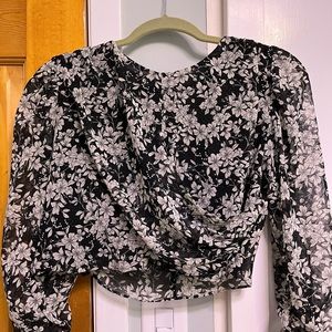 Zara women’s top cropped black and white floral size Small